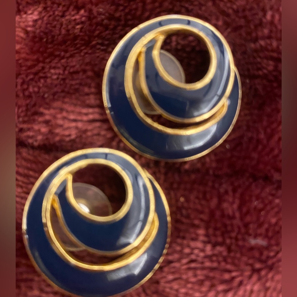 Swirl earrings